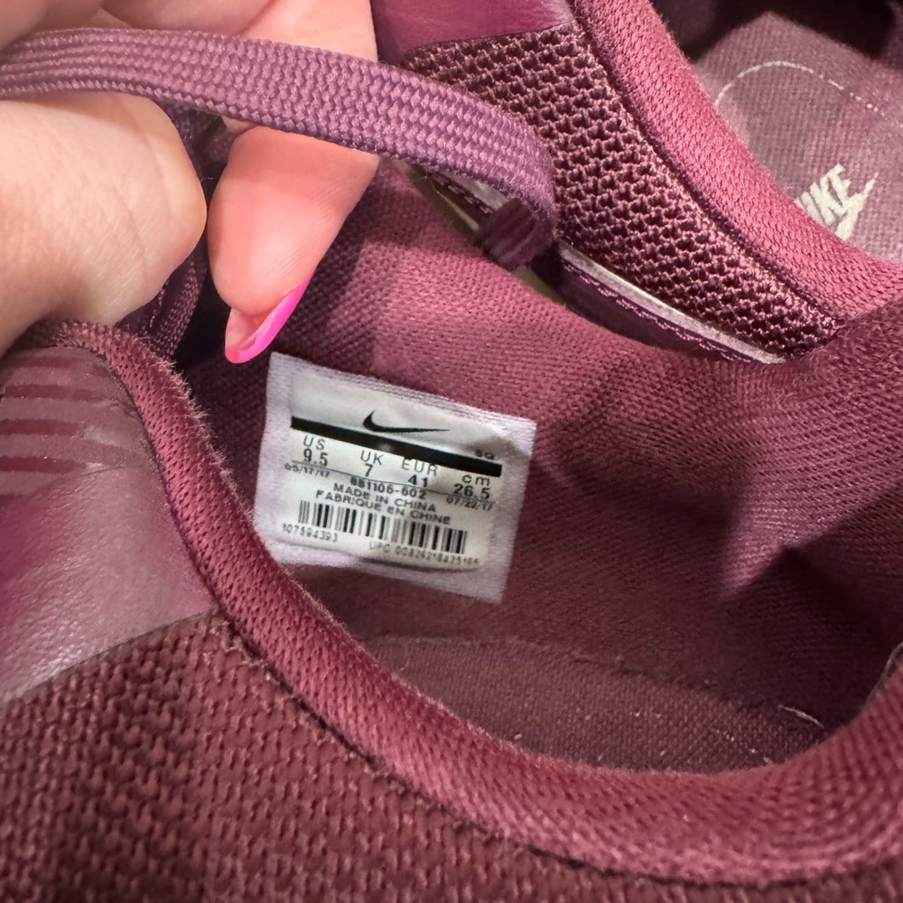 Nike Men's Maroon Athletic Sneakers with White Swoosh - Picture 5 of 6